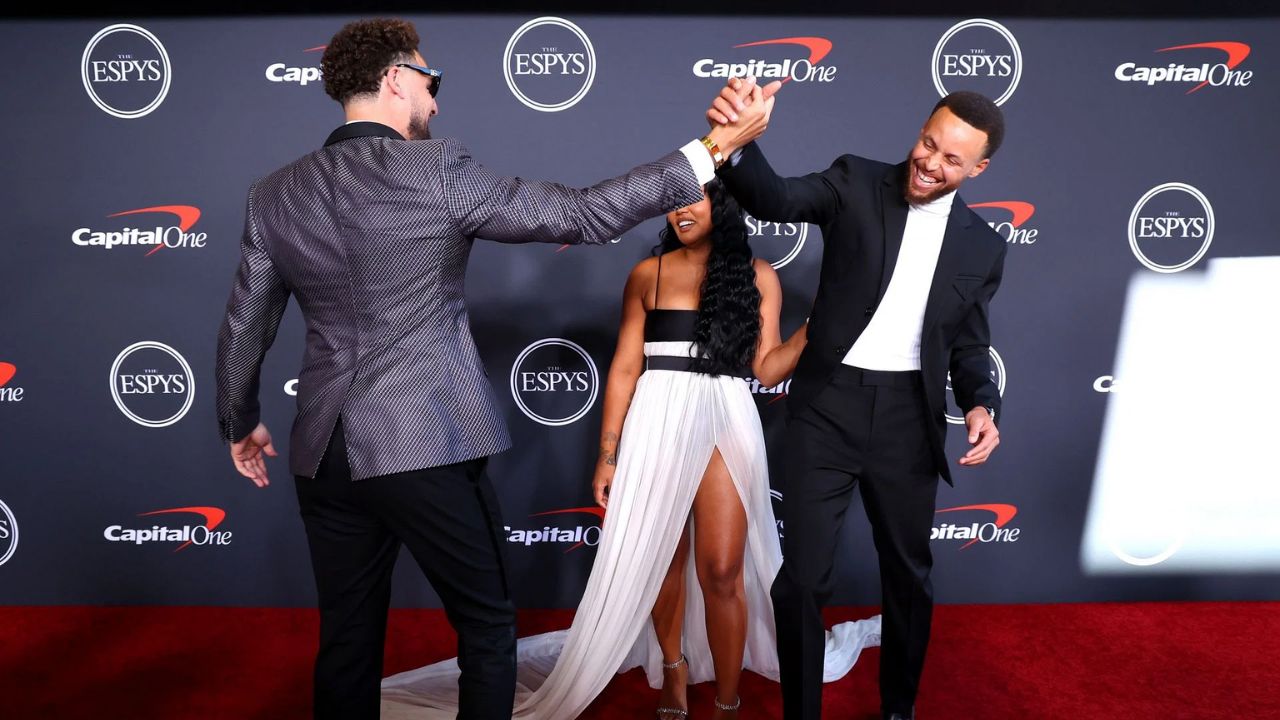 Klay Thompson called out Ayesha Curry and 'weirdo' Stephen Curry for About Last Night