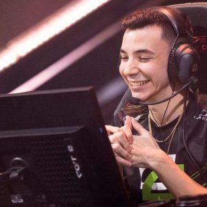 Crashies Valorant settings: Gear, Mouse Sensitivity, Crosshair, Key binds, Graphics, Video Settings