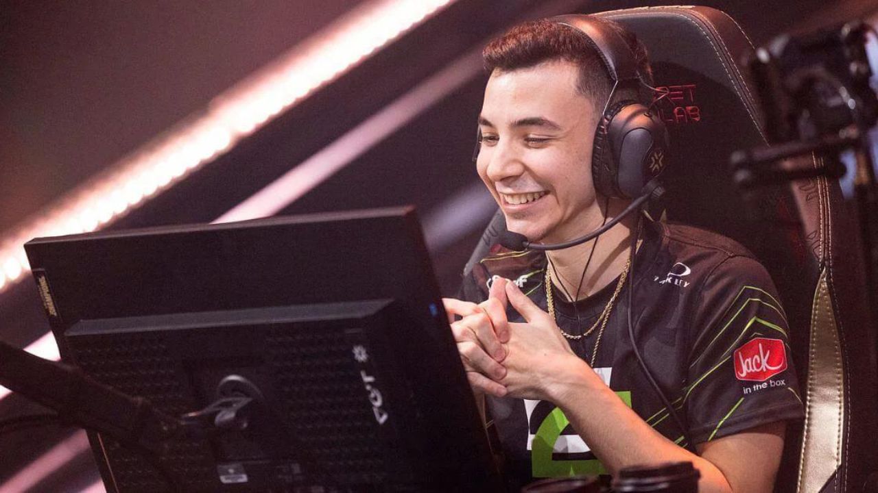 Crashies Valorant settings: Gear, Mouse Sensitivity, Crosshair, Key binds, Graphics, Video Settings