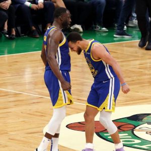 "Host ESPYs for 30 Years or Co-host the Draymond Green Show?": Stephen Curry Breaks No Sweat in Choosing Between Warriors' Teammate and Award Show