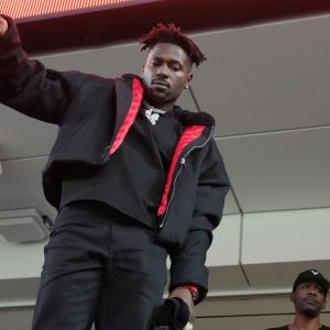 $20 million rich Antonio Brown’s refusal to pay $4000 landed him in an anger management course