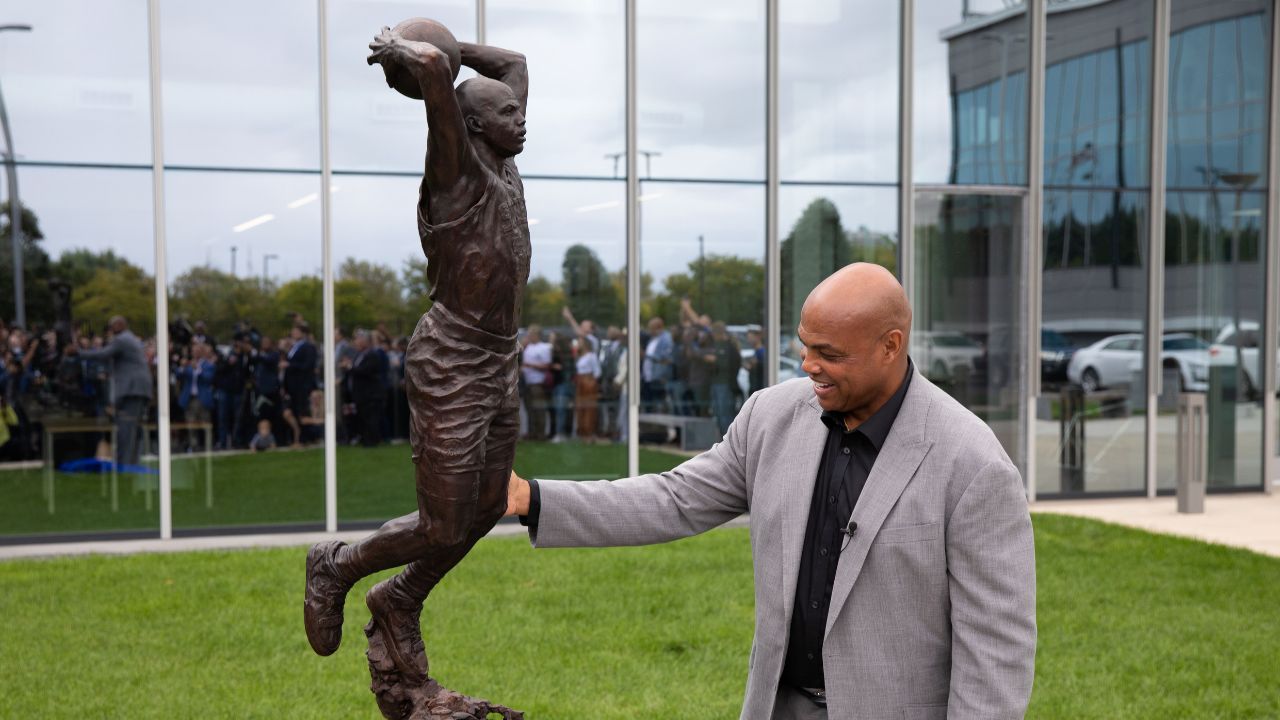 Charles Barkley is a peculiar man. We just learned that his favorite restaurant is a sushi spot and he doesn't even eat fish! 