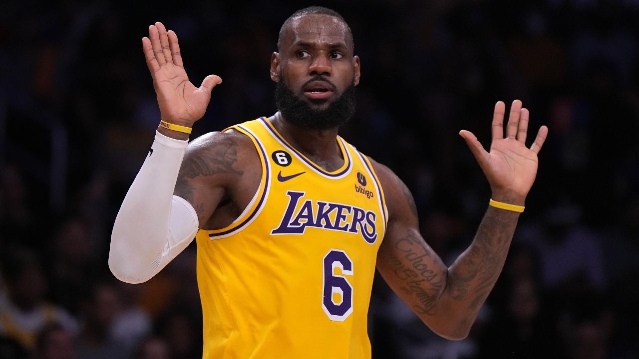 A LeBron James-led Team is Dead Last on Offense, is the King's Reign Over?