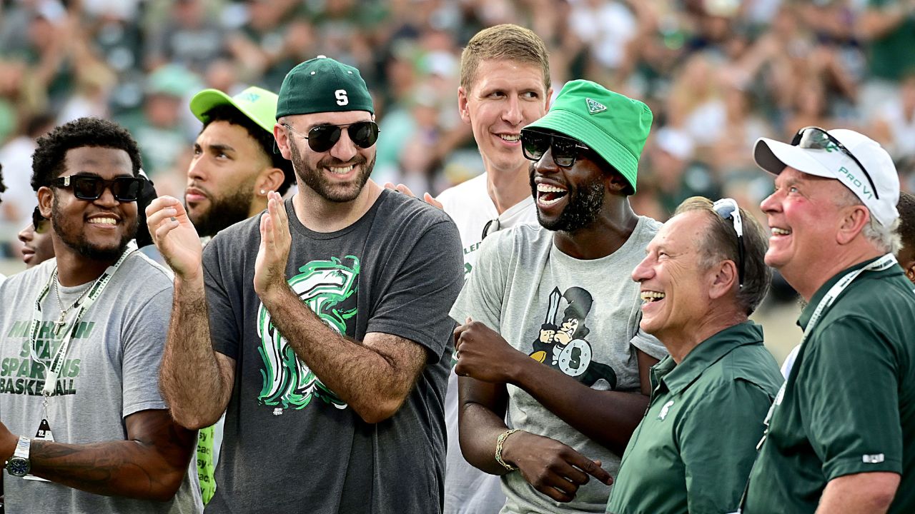 230 lbs Draymond Green, who was recently spotted fighting Jordan Poole, tried his hand in football but failed miserably