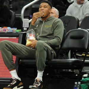 "Giannis Antetokounmpo is the immigrant uncle USA needs": Hasan Minhaj waxes lyrical about the Milwaukee Bucks star, buys his son the 2021 FMVP's jersey