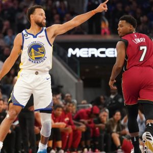 "Stephen Curry, That Was Assault!": NBA Twitter Reacts to Warriors Superstar Celebrating a Big 3 Over Tyler Herro