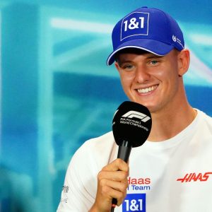F1 Twitter left in awe after Mick Schumacher wears t-shirt paying tribute to his 7-time World Champion father