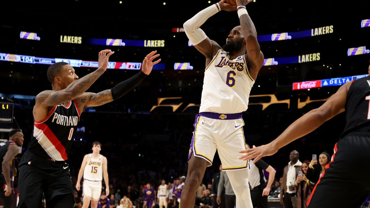 "LeBron James Really Thought He Was Michael Jordan With That Fadeaway": Fans Mercilessly Troll Lakers Star Following Failed Game-Winning Attempt Against Damian Lillard