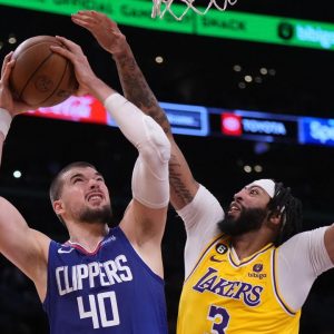 Is Anthony Davis Playing Tonight vs Blazers? Lakers Issue Availability Report for Big After Back Injury Scare Over Kawhi Leonard