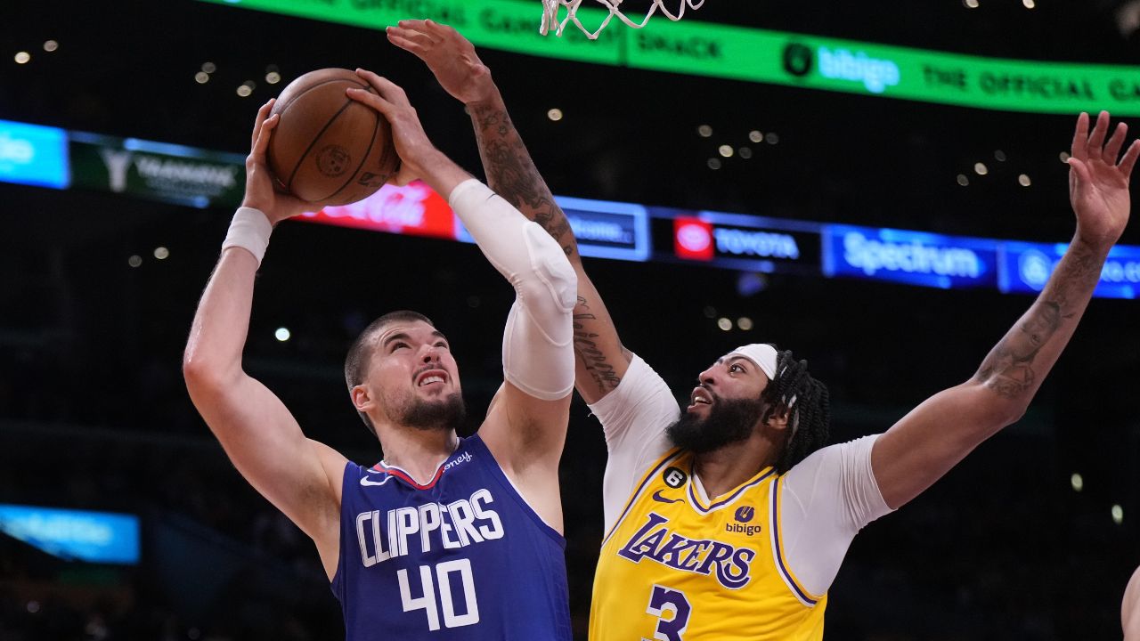 Is Anthony Davis Playing Tonight vs Blazers? Lakers Issue Availability Report for Big After Back Injury Scare Over Kawhi Leonard