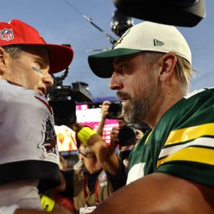 Tom Brady vs Aaron Rodgers Sacks: Which Quarterback Has a Better Overall Record?