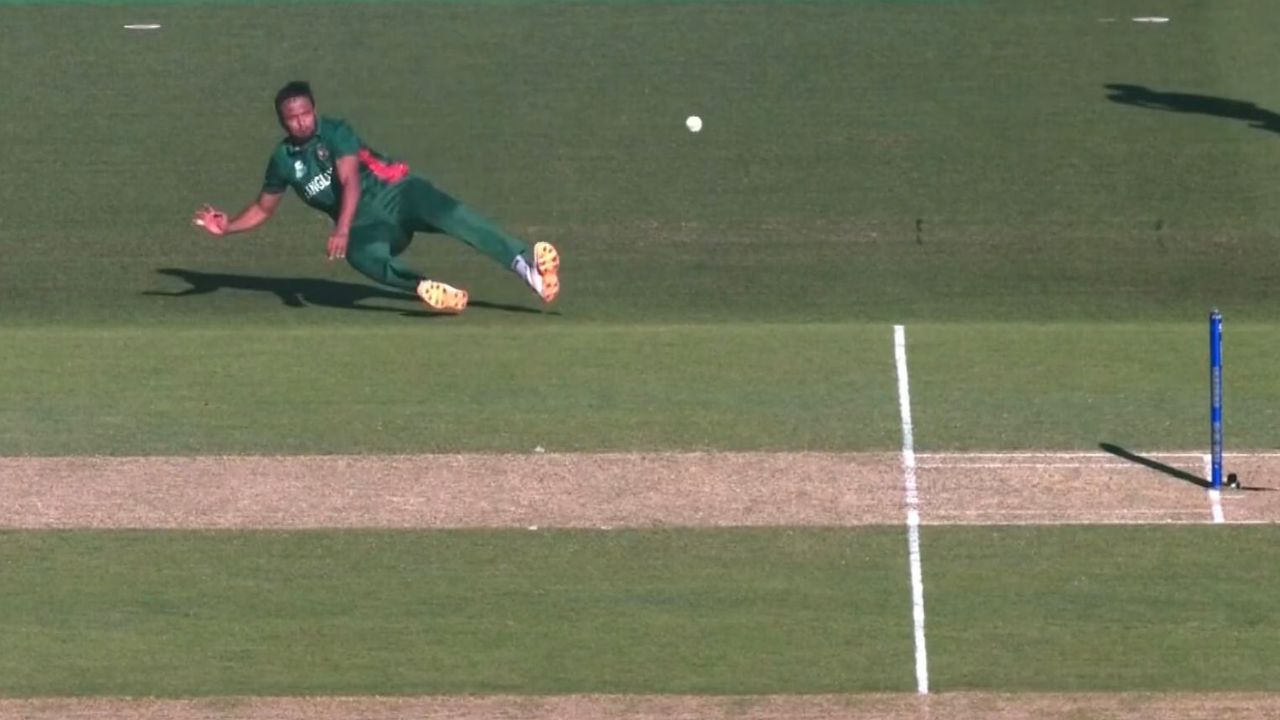 "Shakib brilliance": Brad Hogg approves game-changing Shakib Al Hasan run out to dismiss Sean Williams at Optus Stadium