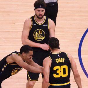 "Who Would Have Thought the Splash Brothers Have Poole Party": Klay Thompson has Stephen Jackson and Matt Barnes in Splits