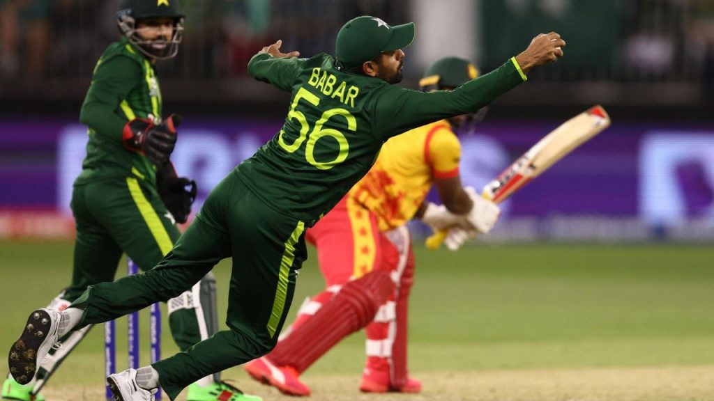 "Forget fake Mr. Bean": Babar Azam grabs Superman catch to dismiss Regis Chakabva at Perth Stadium