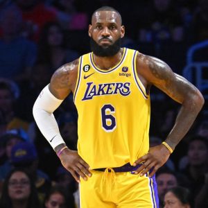 LeBron James' Golf Swing Makes Charles Barkley Look Like Tiger Woods