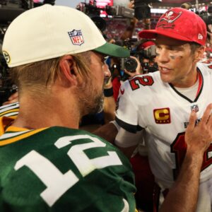 "Aaron Rodgers & Tom Brady Should Stop Embarrassing Themselves": NFL Twitter Suggests That It Is Time For The Veteran Quarterbacks To Retire