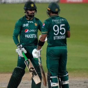 "Phir shaddy bhaijaan ho gaye": Shadab Khan hilariously thanks Iftikhar Ahmed for birthday wish