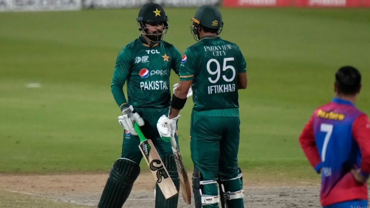 "Phir shaddy bhaijaan ho gaye": Shadab Khan hilariously thanks Iftikhar Ahmed for birthday wish