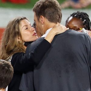 $32,000,000,000 FTX Debacle Cost Tom Brady & Gisele Bundchen $48,000,000 of Their Personal Wealth