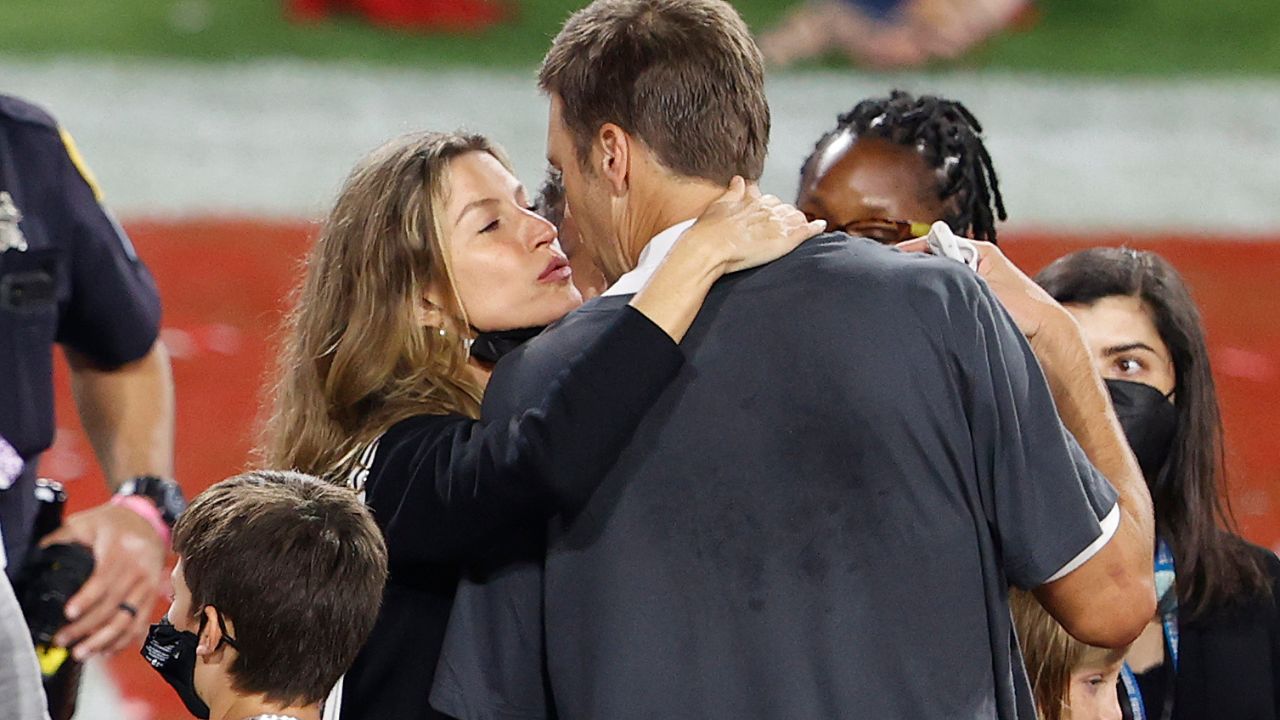 $32,000,000,000 FTX Debacle Cost Tom Brady & Gisele Bundchen $48,000,000 of Their Personal Wealth