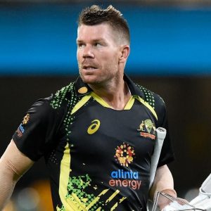 Why is David Warner not playing today's 3rd T20I between Australia and England in Canberra?