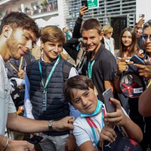 Pierre Gasly found his bag open swarming through 400,000 fans at Mexican GP; Daniel Ricciardo suggests paddock guidelines