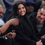 Vanessa Bryant "Manipulated" Kobe Bryant's Lakers Teammates Into Buying "Girl Scout Cookies"!