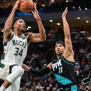 "Giannis Antetokounmpo Treated 7 Foot Jusuf Nurkic Like a Ladder": NBA Twitter Reacts to the Greek Freak Posterizing Bosnian Big Man Post Controversy in Philly