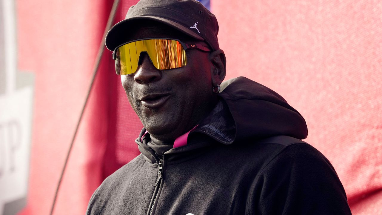 Michael Jordan, Who Made Less Than $3 Million Dollars in His First 4 Seasons, Was Embarrassed to Ask For Pay Hike