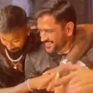 Hardik Pandya dances with MS Dhoni and Ishan Kishan on Bollywood songs