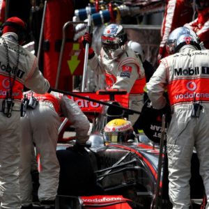 When Lewis Hamilton had his steering wheel changed by McLaren mechanics during pit stop