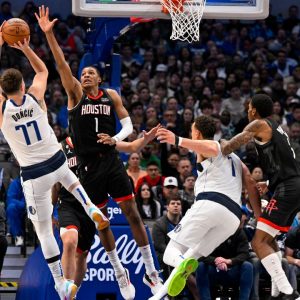 "Luka Doncic is Literally Bullying!": Mavericks' 6ft 7" Superstar Has NBA Twitter in Awe After Hitting Buzzer Beater Over Rockets