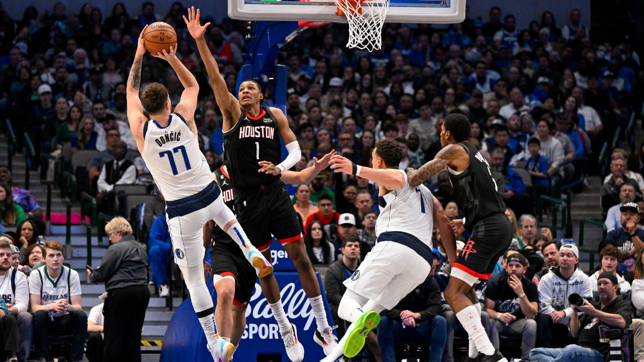 "Luka Doncic is Literally Bullying!": Mavericks' 6ft 7" Superstar Has NBA Twitter in Awe After Hitting Buzzer Beater Over Rockets