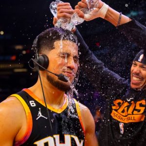 "Book going NUTSO": LeBron James and Others React To an "Flamethrower" Devin Booker Performance vs Pelicans