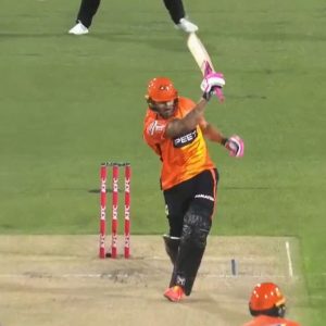 "He only needs one hand": Faf du Plessis cricket player hits Riley Meredith for one-handed boundary at Aurora Stadium