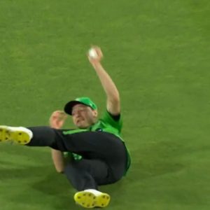 "You won't see a catch like that": Brody Couch grabs stunning juggling catch to hand Trent Boult maiden BBL wicket
