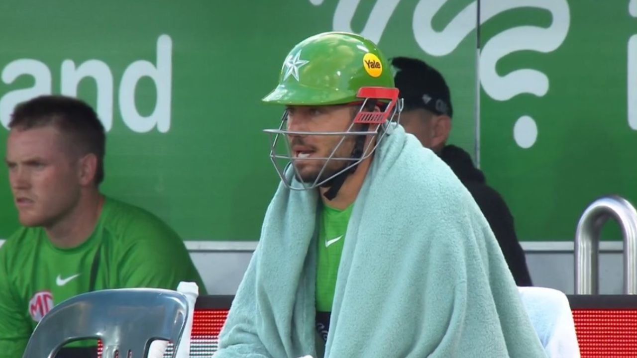 Why is Marcus Stoinis not playing today's BBL 12 match between Sydney Sixers and Melbourne Stars at the SCG?