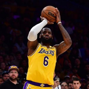 LeBron James Scoring Tracker: When Will Lakers Star Pass Kareem Abdul-Jabbar's Tally of 38,387