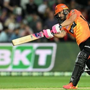 Why is Faf du Plessis not playing today's BBL 12 match between Perth Scorchers and Brisbane Heat at Optus Stadium?