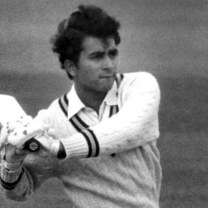 "Things umpires have to do these days": When Sunil Gavaskar got his hair cut by the umpire in the middle of a Test match vs England"Things umpires have to do these days": When Sunil Gavaskar got his hair cut by the umpire in the middle of a Test match vs England