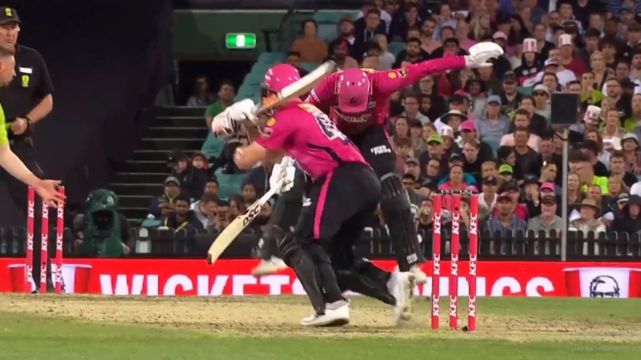 "Right in the nasty area": Steve Smith flat-bat shot hits Moises Henriques in the abdomen during Sydney derby