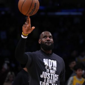 "38-year-old LeBron James is Leading the NBA!": Lakers Star Posts Astonishing Stat in 20th Season, Stands Ahead of Giannis Antetokounmpo