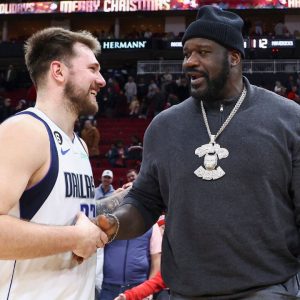 Shaquille O'Neal, Who Once Paid a $25,000 Restaurant Bill, Did it Again at a Sandwich Shop on Christmas Eve! 