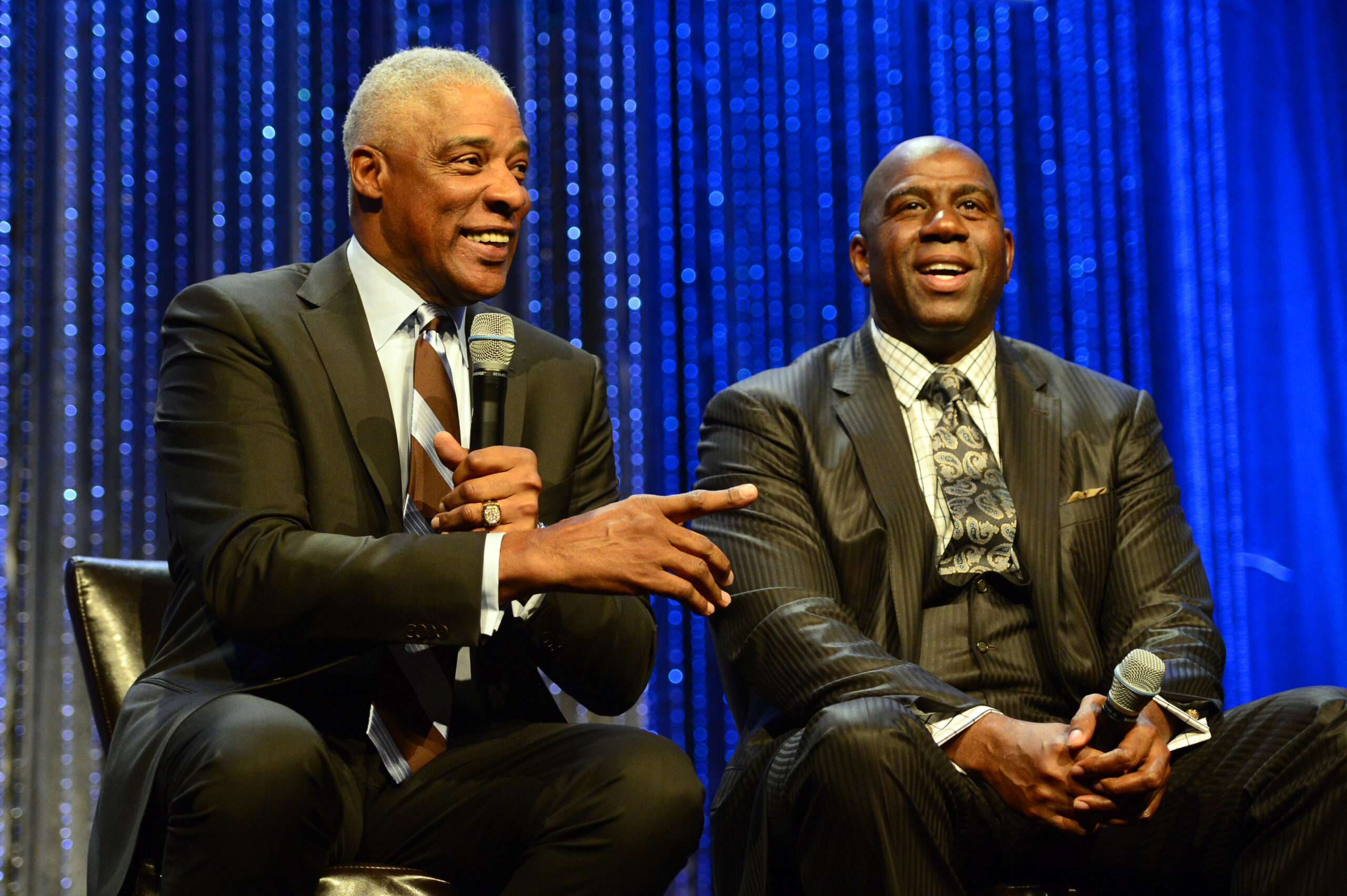 Julius "Dr.J" Erving Flew Out Magic Johnson to Philadelphia and Convinced him to Dropout!