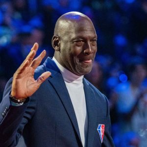 In 1997, Michael Jordan, His Wife Juanita Vanoy, and 3 Children Were Holed up in His Hotel Suite in Paris Due to Stifling Crowds Ahead of Game vs PSG