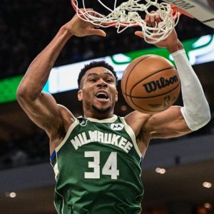 Giannis Antetokounmpo Stakes MVP Claim With Wilt Chamberlain-Like Numbers In Bucks' 8-Game Win Streak