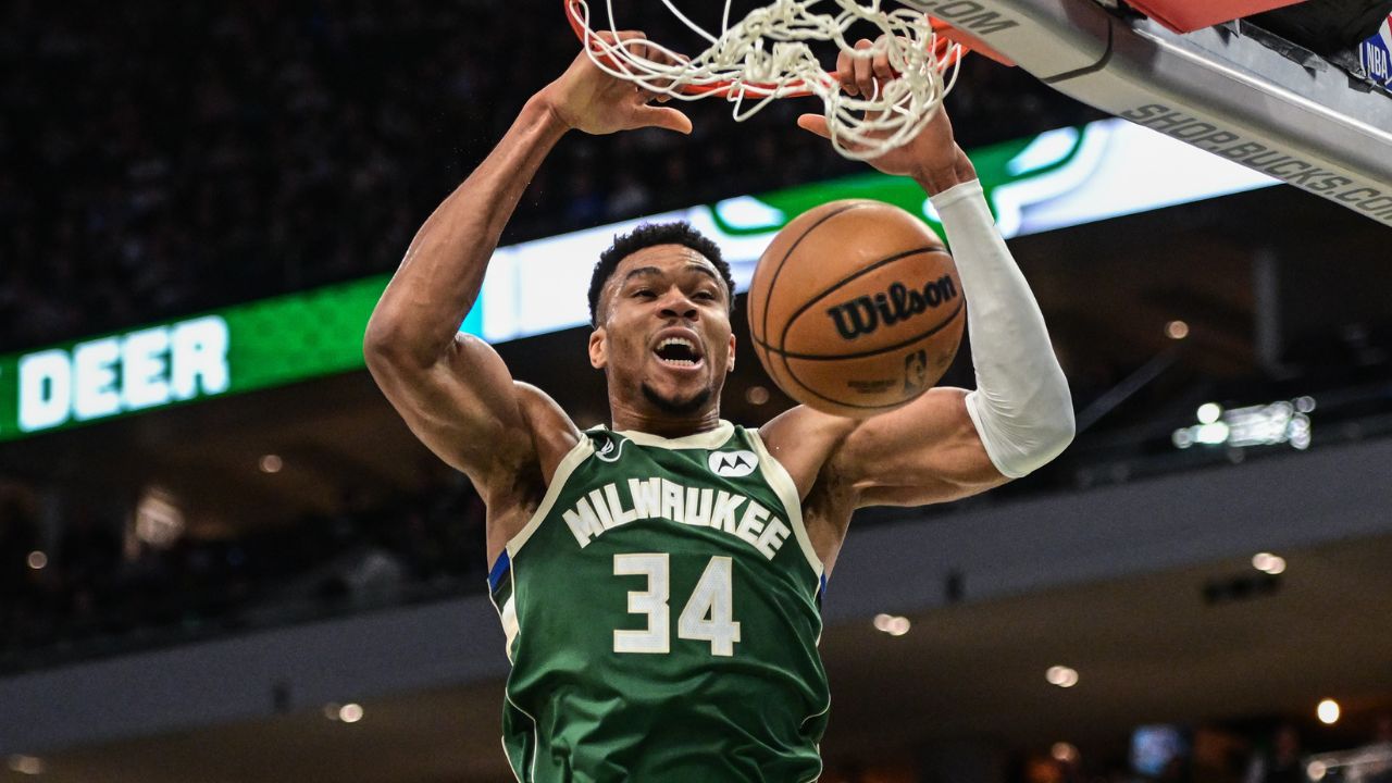 Giannis Antetokounmpo Stakes MVP Claim With Wilt Chamberlain-Like Numbers In Bucks' 8-Game Win Streak