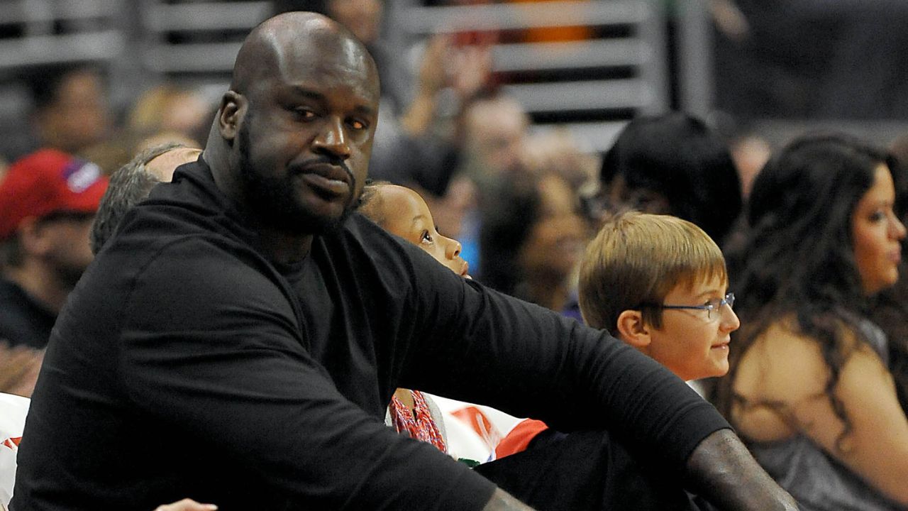 Shaquille O'Neal Ropes in Mom, Lucille O'Neal for Papa Johns Commerical Featuring the "Shaq Family" 