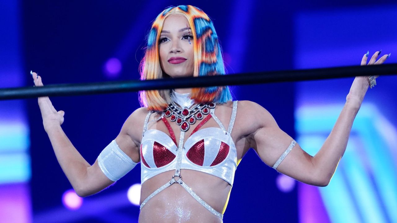Sasha Banks signed up with AEW
