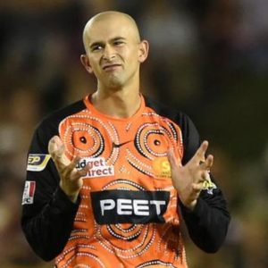 Why is Ashton Agar not playing today's BBL 12 Qualifer between Perth Scorchers and Sydney Sixers at Optus Stadium?